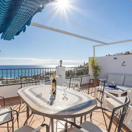 Plaza Cadiz 4 Overlooking Playazo Villa Nerja